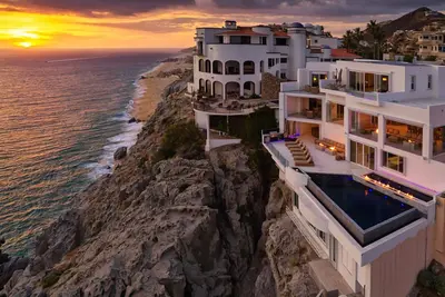 Image de Vip Luxury | Villa Lands End | Bartender, Chef, & Maid included