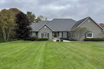 Image de The perfect family getaway with stunning views, large deck and hot tub