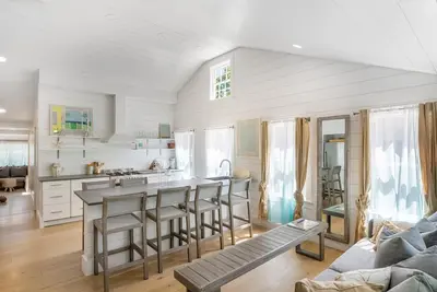 Image de Two 'Sconset Cottages, with Expansive Grounds & Gathering Space