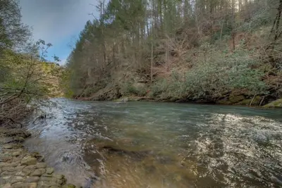 Image de Waterfront Cabin - Hot Tub - Fishing - Private Driveway - Firepit
