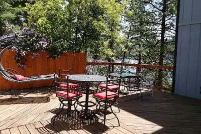 Image de 3-story house with decks overlooking the lake. Great for a reunion or getaway!