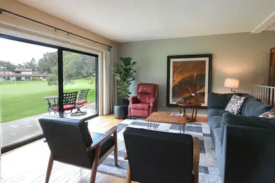 Image de Spacious three bedroom Vandenberg Village condo in Santa Barbara's wine country