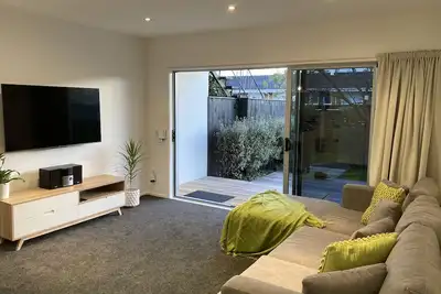 Image de Modern apartment near vibrant Ellerslie village/train station. Central Auckland