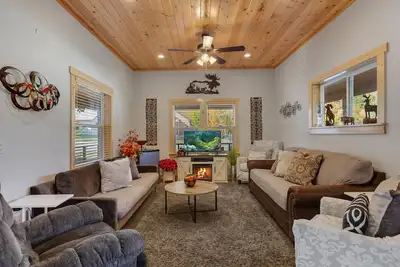 Image de Heart of all season activities Skiing, Biking, Swimming. 🚴🏼‍♀️🏊🚠⛷️🎣