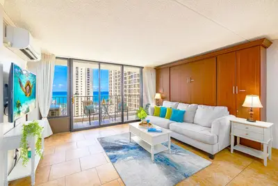 Image de Waikiki condo w/ lanai & beach access