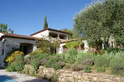 Image de Vacances au calme dans une grande propriété, au sein du pays de Fayence.