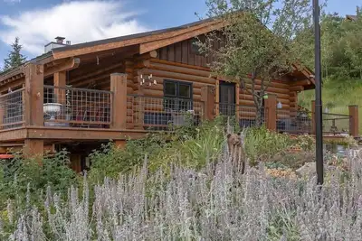 Image de Mountain Getaway ⁓ Aspen Bear Paws – Hot Tub ~ Bbq