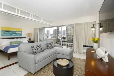 Image de Great Studio at The Ilikai! Close to beach! Ac, Wi-Fi, Free Parking, Pool!