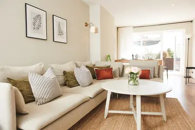 Image de Seaside property, walking distance to beach and harbour