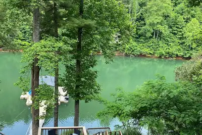 Image de New Listing! Lakefront Cozy with fire pit and dock! New internet