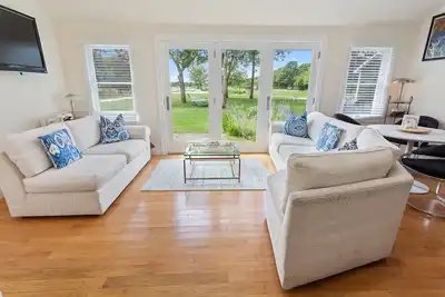 Image de Ritz - East Hampton Cottage On The Water