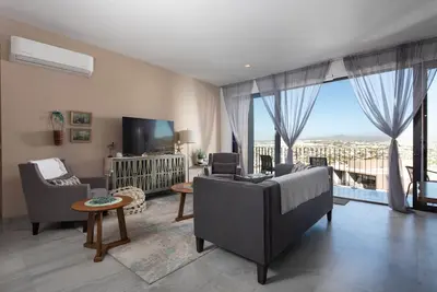 Image de Large Cabo Condo, Heated Pool, Ac, All New Furniture, 5 Min to Marina