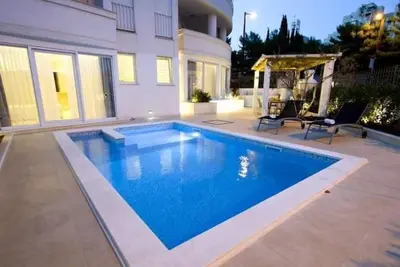 Image de Appartement de vacances Split pour 2 - 6 personnes avec 3 chambres à coucher - Maison mitoyenne