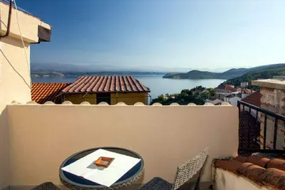 Image de Appartement de vacances Vrbnik pour 1 - 5 personnes avec 2 chambres à coucher - Maison mitoyenne