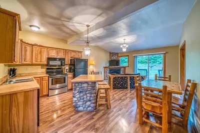 Image de Now Available! ! Comfortable 2 bed \/ 2 bath \/ 2 kitchen Condo close to the action