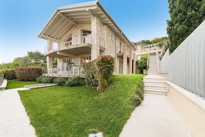 Image de Appartement de vacances Torri del Benaco pour 1 - 4 personnes avec 2 chambres Ă coucher - Maison de