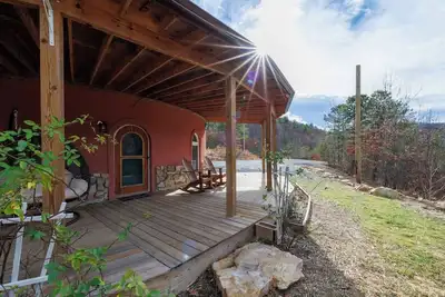 Image de Luxury Bunker Retreat | Shenandoah Views & Ultimate Seclusion