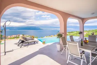 Image de Appartement de vacances Vrbnik pour 1 - 6 personnes avec 3 chambres à coucher - Logement de vacances