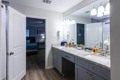 Image de Eastwood A · Eastwood A Vibrant Masterpiece Sleeps 14