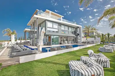 Image de Maison de vacances Paralimni pour 1 - 10 personnes avec 4 chambres à coucher - Maison de vacances