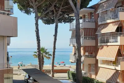 Appartement Costa dorada, Cambrils (côté Salou ) vue mer, accès direct plage