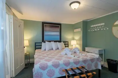 Image de Room 2 (Second Floor Private Bathroom)