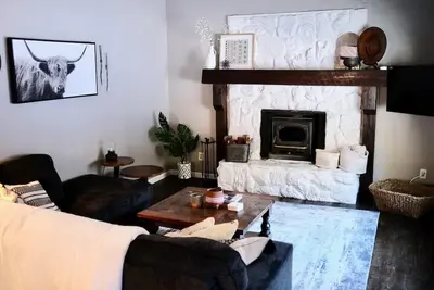Image de Beautifully Renovated Shadow Mountain Home