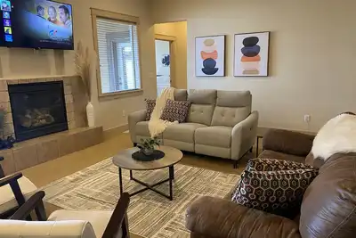 Image de Tj Rancher home, private yard, king beds, 2. 5 bath