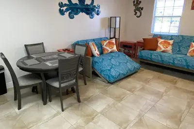 Image de New Apartment with Free Golf Cart 3 Minute walk to Beach