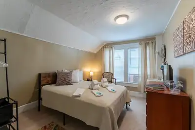 Image de Room 12 (3rd Floor with Shared Bathroom)