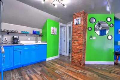 Image de Funky Fresh Downtown Fruita Apartment! Free Bike Storage, Fast WiFi