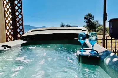 Image de Crane Suite/Hot Tub/Bbq/King Bed- Sleeps 4