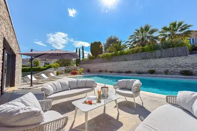 Image de Villa d’architecte avec piscine chauffée pour 10!