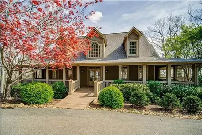 Image de Big Canoe Home with Mountain Views, Game Room, Fire Pit, Sleeps 14