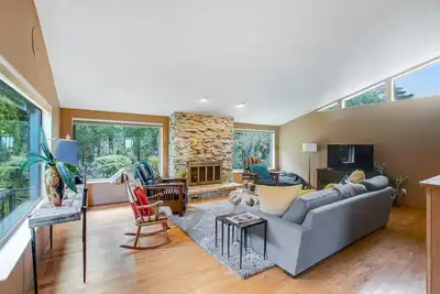 Image de Exquisite Home w/ Top-of-the-World Views, Free WiFi, Washer/Dryer