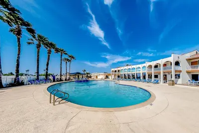 Image de Gorgeous Intercoastal waterfront home on channel w/shared pool, hot tub, & dock