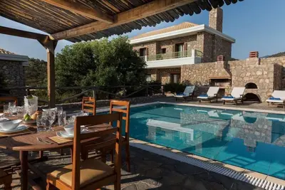 Beautiful 3-Bed  Sea Front Villa in Agios Nikolaos