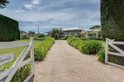 Image de Seacombe swimming pool, private tennis court and a spacious garden