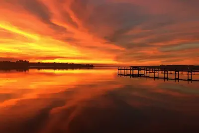 Image de Entire Home! Waterfront Retreat, Private Dock, 3 Acres, 10 min. to beach! !