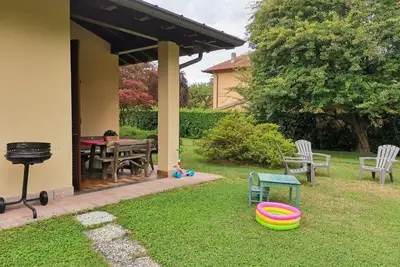 Image de Maison de vacances Travedona Monate pour 1 - 8 personnes avec 4 chambres à coucher - Maison de vacan