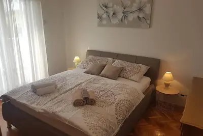 Image de Appartement de vacances Malinska pour 1 - 4 personnes avec 2 chambres à coucher - Maison de vacances