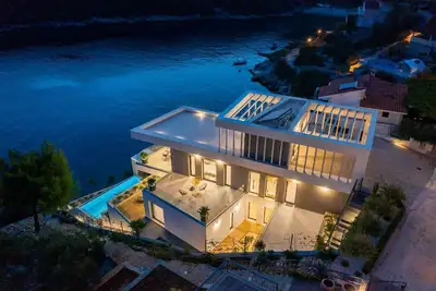 Image de Maison de vacances Vinišće pour 1 - 8 personnes avec 4 chambres à coucher - Maison de vacances