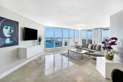 Pisces Dream! 2 Bedroom Condo, Water and Skyline Views, 2 Private Balconies!