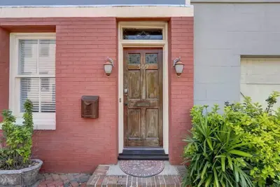 Image de York Street Gem - A Taste of 1800s Savannah