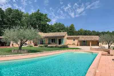 Image de Maison de vacances pour 6 personnes  + 2 enfants env. 190 qmà Saignon, Provence-Alpes-Côte d'Azur (Vaucluse)