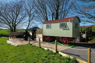Image de Charming quirky couple and dog friendly countryside bolt hole, with private hot tub and communal gam