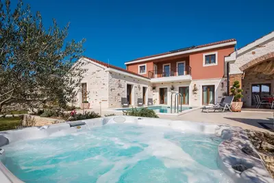 Image de Maison de vacances Sibenik pour 1 - 8 personnes avec 3 chambres à coucher - Maison de vacances