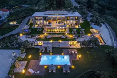 Image de Maison de vacances Galatas pour 1 - 18 personnes avec 9 chambres à coucher - Logement de vacances da