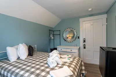 Image de Room 8 (3rd Floor and Shared Bathroom)