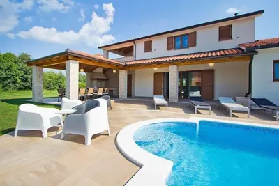 Image de Maison de vacances Nedescina pour 1 - 10 personnes avec 4 chambres à coucher - Maison de vacances